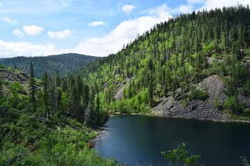 Высокогорное озеро Амут в Хабаровском крае