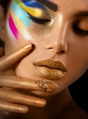 Foto op Plexiglas Schoonheid mode kunst portret van mooie vrouw met kleurrijke abstracte make-up © Subbotina Anna