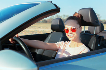 Naklejka premium Relaxed happy woman traveling in a car