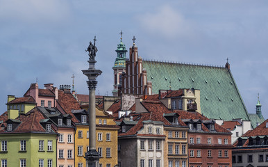 Fototapeta premium Kolumna Zygmunta w Warszawie i dachy Starego Miasta