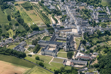 Vue a&eacute;rienne de l'abbaye de Fontevraud en France