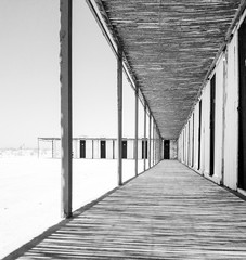 Cabine di spiaggia in bianco e nero