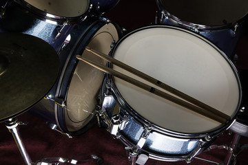 Fototapeta na wymiar Snare drum in black background