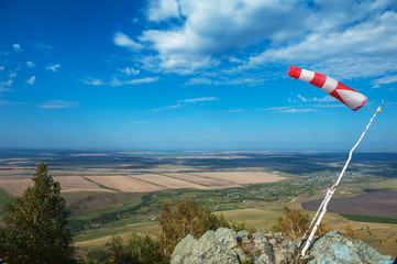 Flying windsock wind vane