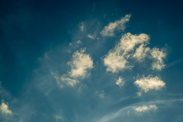 Blauer Himmel wei&szlig;e Wolken