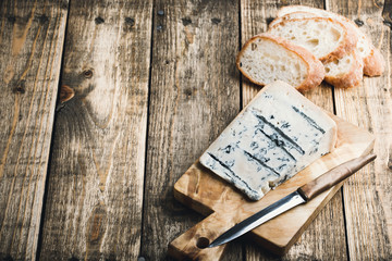Gorgonzola cheese with ciabatta bread - obrazy, fototapety, plakaty