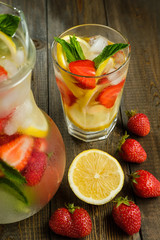 Lemonade with lemon and strawberry, mint and ice