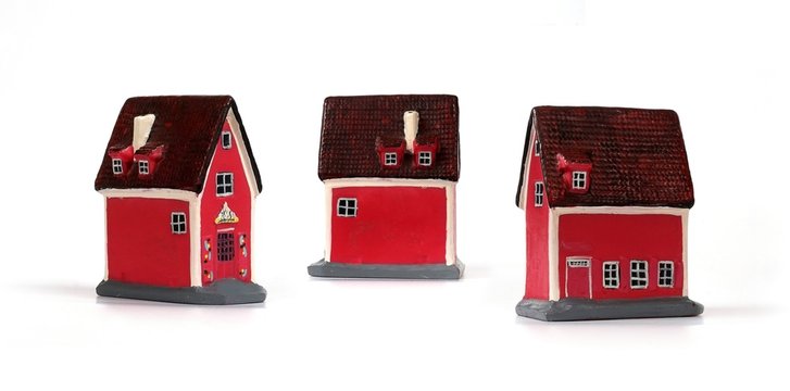 Ceramic Souvenir from the Baltic states with the image of the famous old houses