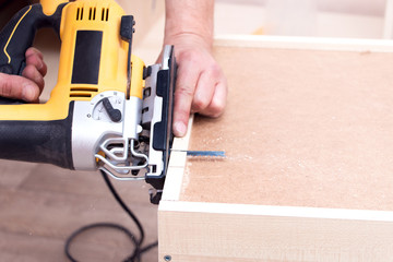 working with electric jigsaw