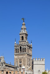 Fototapeta na wymiar Die Giralda - Das Wahrzeichen von Sevilla