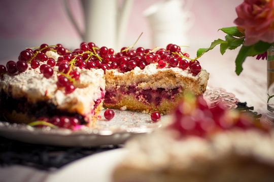 Johannisbeerkuchen auf Kaffeetafel
