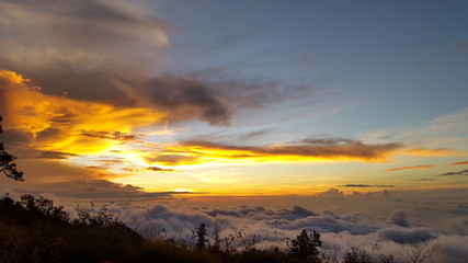 coucher de soleil sur le mont rinjani