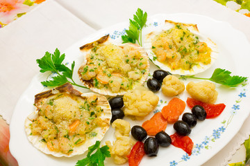 Appetizer with scallop and vegetables