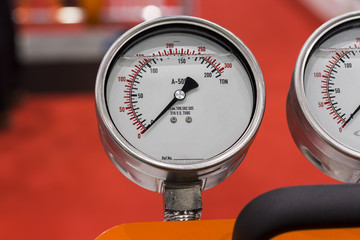 Forge gauge / gage in a machine