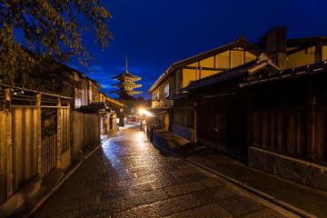 Fototapeta na wymiar Kyoto city at night