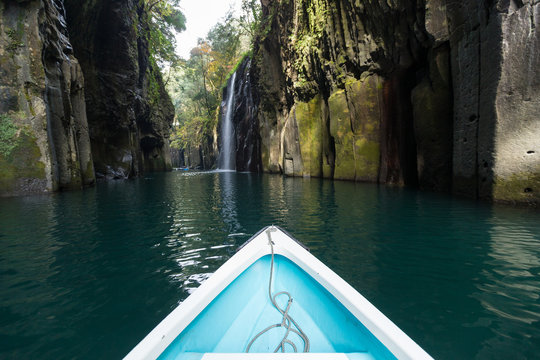 Small boat in Takachiho gorge