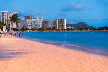 Obraz premium Waikiki beach at night