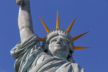 Fototapeta premium close up of Statue of Liberty on the Île aux Cygnes in Paris