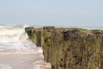 Wellenbrecher an der Nordsee