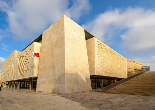 Modern und umstritten: das neue Parlamentsgeb&auml;ude in Valletta