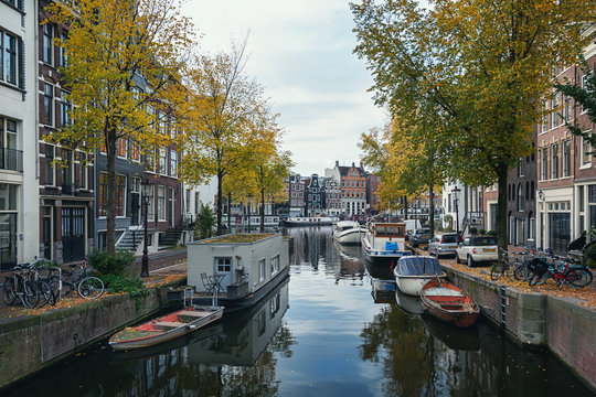 The canal Groenburgwal in the old center of Amsterdam