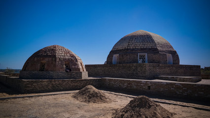 Obraz premium View to Mazlumkhan Sulu mausoleum in Mizdakhan at khodjeyli, Karakalpakstan,uzbekistan