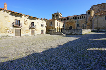 Fototapeta premium The Santillana del Mar Collegiate Church (Colegiata y Claustro Santa Juliana) in Santillana del Mar, Cantabria, Spain