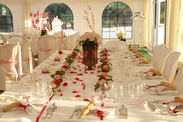 table de mariage chic rose et blanc