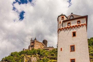 der eckige turm und Burg Katz