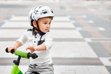 Fototapeta na wymiar boy in a helmet riding bike