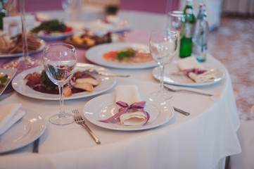 Decoration of tables at the wedding