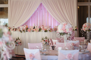 Decoration of tables at the wedding