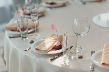 Decoration of tables at the wedding