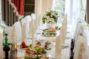 Fototapeta na wymiar Decoration of tables at the wedding
