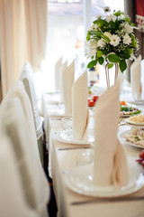 Decoration of tables at the wedding