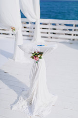 Original wedding floral decoration in the form of mini-vases and bouquets of flowers hanging from the ceiling