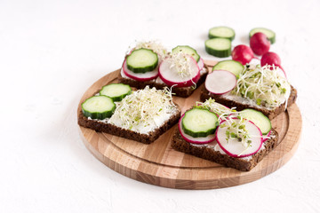 Tasty healthy sandwich Rye sandwich with radish cucumber e Healthy breakfast Copy space