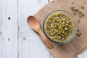 Boiled green mung beans with sugar syrup