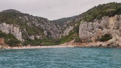 Fototapeta na wymiar Grottes bue marino, dorgali, goloritzé, sardaigne, italie, mer, plage, falaises