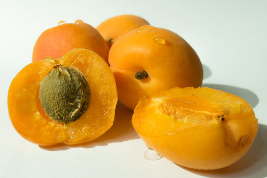 Splitted apricot