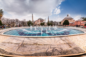 Naklejka premium Sultanahmet Park with view of Blue Mosque also called Sultan Ahmed Mosque or Sultan Ahmet Mosque with fountain in the foreground, Istanbul, Turkey.