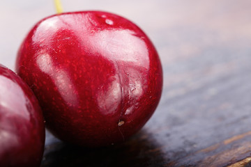 Obraz premium Sweet cherry blossom closeup on brown wooden background