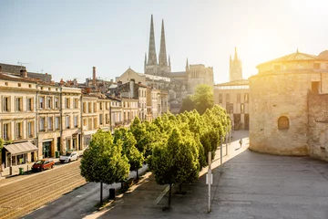 Wandaufkleber Morning cityscape view with saint Pierre cathedral in Bordeaux city, France © rh2010