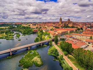 Salamanca, Spain: The old town, The New Cathedral, Catedral Nueva and Tormes river
 - obrazy, fototapety, plakaty