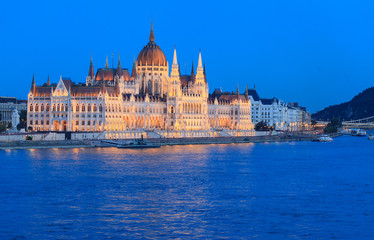 Fototapeta na wymiar Evening view on Hungarian Parliament and Danube river, Budapest, Hungary 