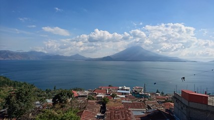 Les volcans du lac Atitlan