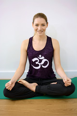 Frau bei Yoga, Meditation und Entspannung