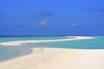 Fototapeta na wymiar ciel plage sable mer océan eau ile bleu vacances tropical 