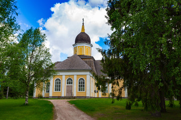 Fototapeta na wymiar Yellow Finish Lutheran Church