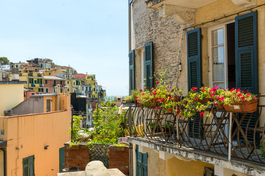 Balkon mit Blumen, Corniglia, Cinque Terre, Liguria, Italien